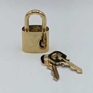 Louis Vuitton Lock and set of keys #313 EUC